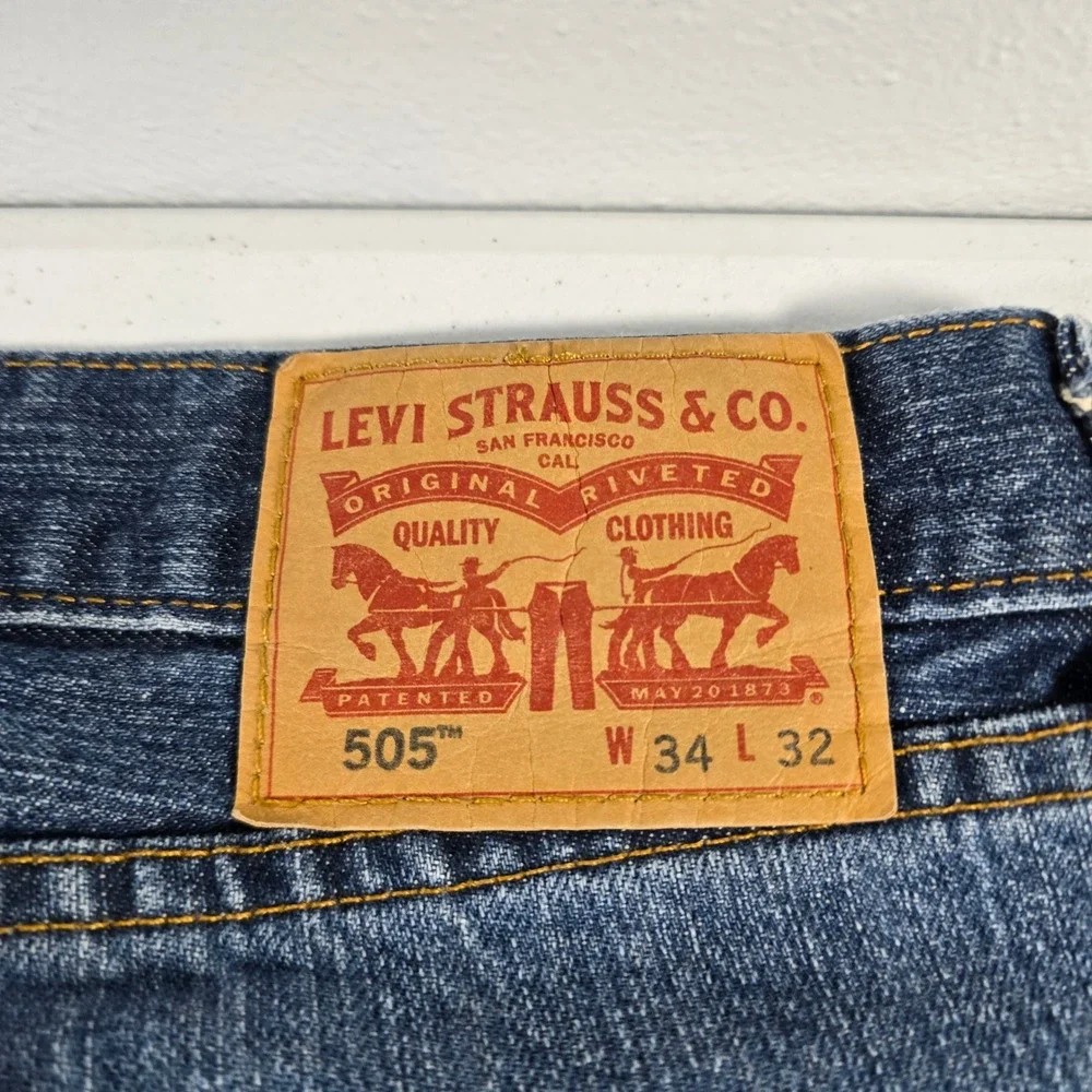 Levis 505 Regular Fit Straight Leg Jeans Mens 34x32 Medium Wash Blue Denim
